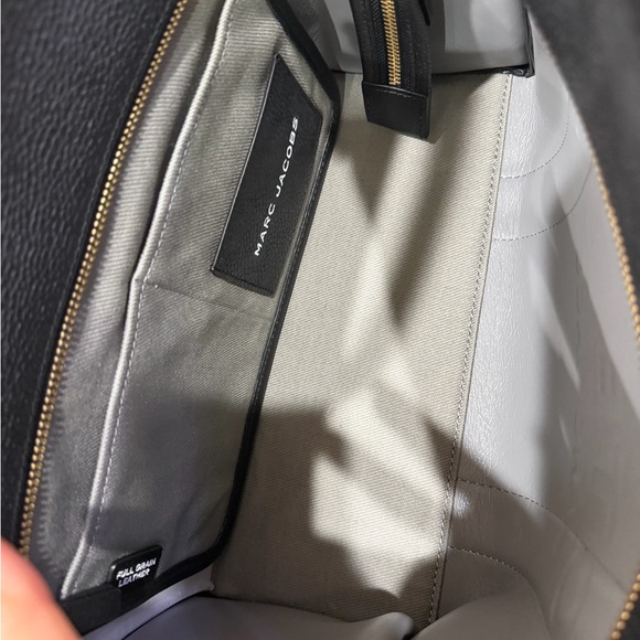 Marc Jacobs Medium Black Tote Bag. 
13”W 10”H 5”D - Picture 10 of 11